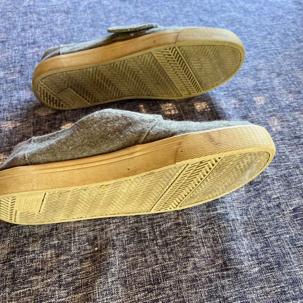 TOMS wool and suade size 8.5w - Picture 4 of 4